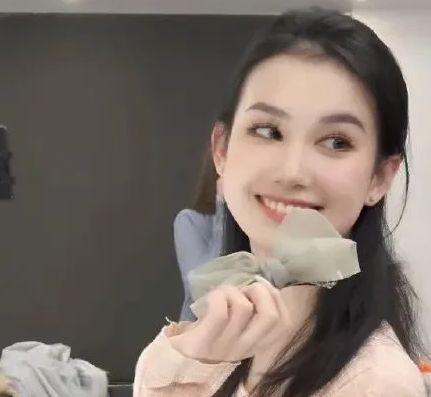 官宣吃瓜网红是谁,揭秘网络红人的幕后故事  第2张